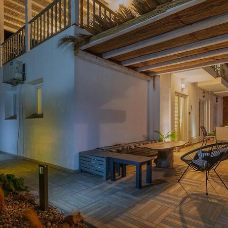 Uno Beachfront Suite Livadia  Eksteriør bilde