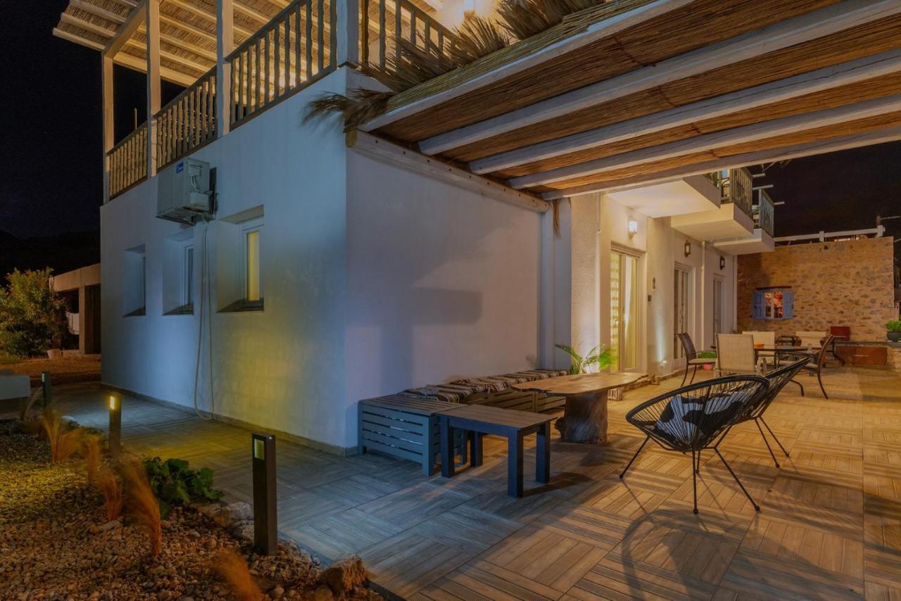 Uno Beachfront Suite Livadia  Eksteriør bilde