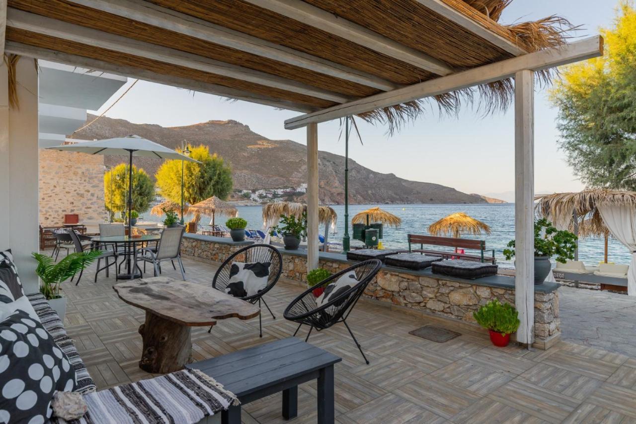 Uno Beachfront Suite Livadia  Eksteriør bilde